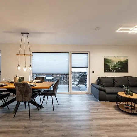 Apartamento #5 jsliving Premium - Balkon mit Aussicht Küche Highspeed WLAN kostenlose Parkplätze *