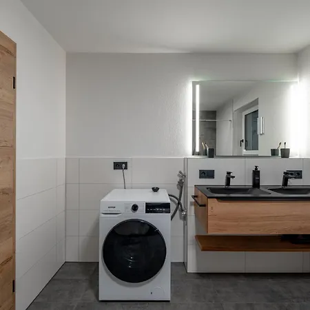 Apartamento #5 jsliving Premium - Balkon mit Aussicht Küche Highspeed WLAN kostenlose Parkplätze
